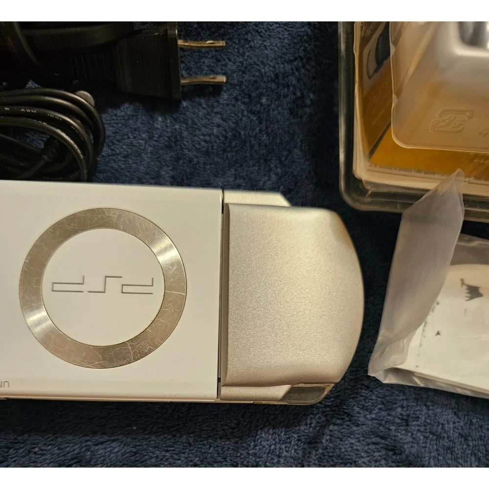 Sony PSP 2000 Star Wars Battlefront Renegade Squadron Limited Edition White